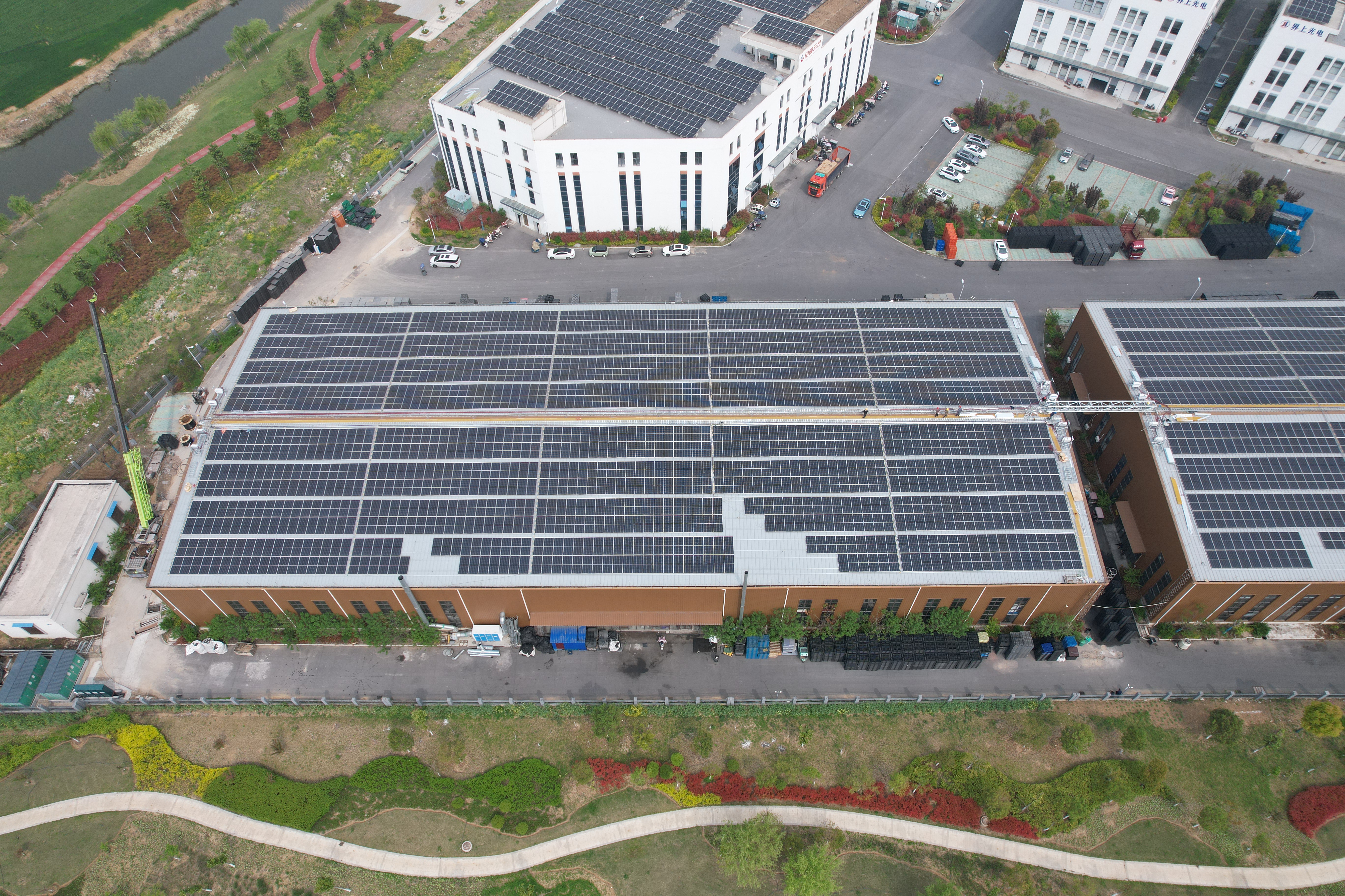 安徽阜陽物流園3.53MW屋頂分布式光伏電站